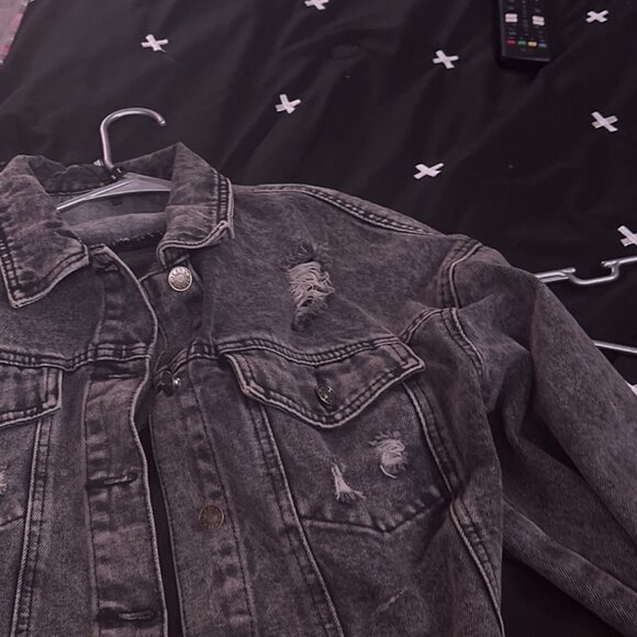 Women’s Black Cropped Jean Jacket Size  L - Picture 3 of 3